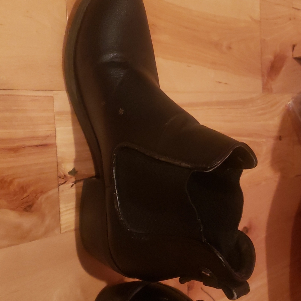 Shoes - Picture 2 of 3